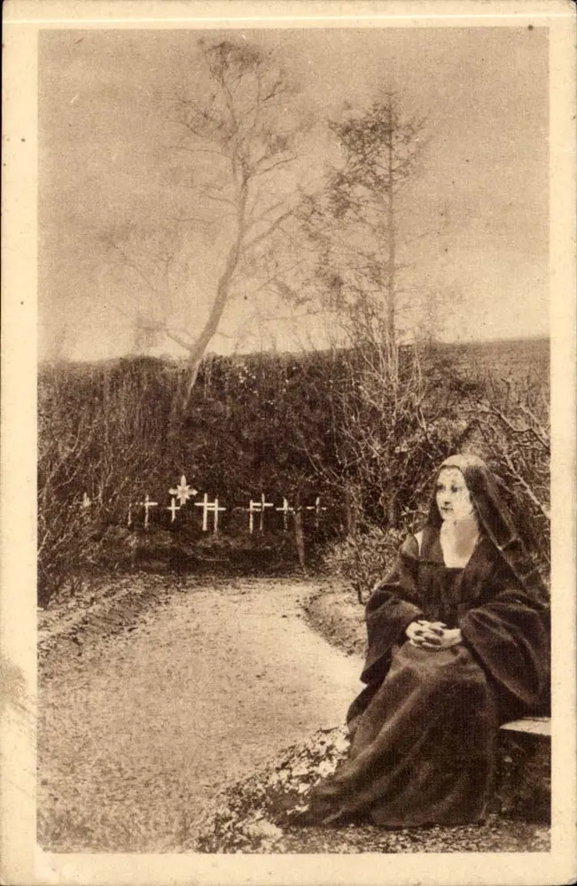 Schwester Thérèse des Kindes Jesu — sitzt im Klostergarten — Verlag Delcampe - Vorderseite