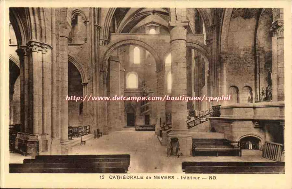 Catedral de Nevers — Interior — ND - Frente
