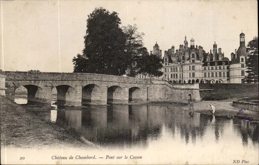 Castelo de Chambord — Ponte sobre o Cosson — ND Phot - Frente