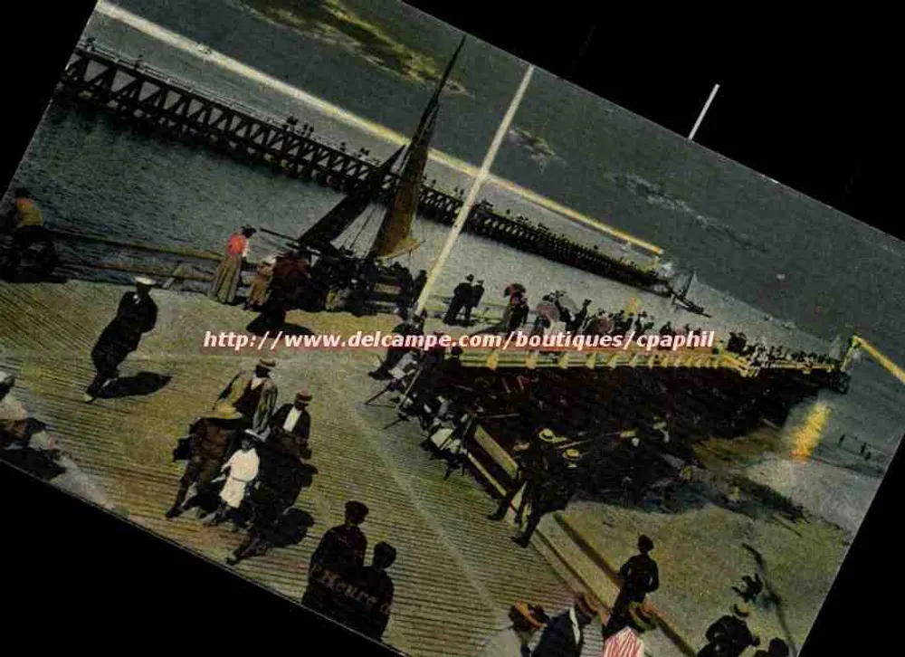 Porto com embarcações e passeantes — editor não visível - Frente