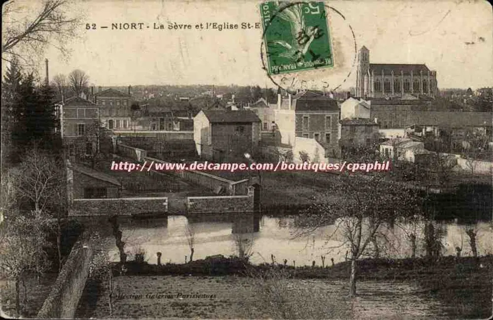 Niort - A Sèvre e a Igreja de São Etienne - Frente