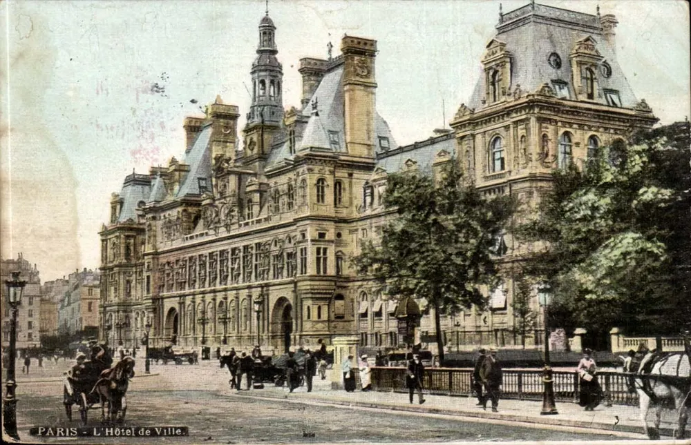 Paris - O Hotel de Ville — vista da fachada e da praça, editor Agda & Cie, n° 4 - Frente
