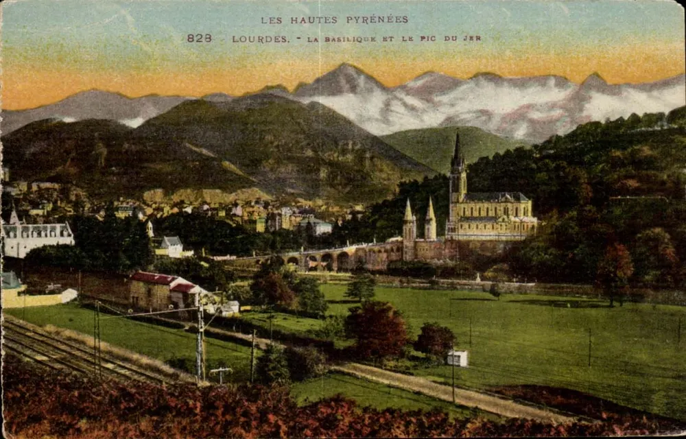 Lourdes - A Basílica e o Pic du Jer — Les Hautes Pyrénées, n° 828 - Frente
