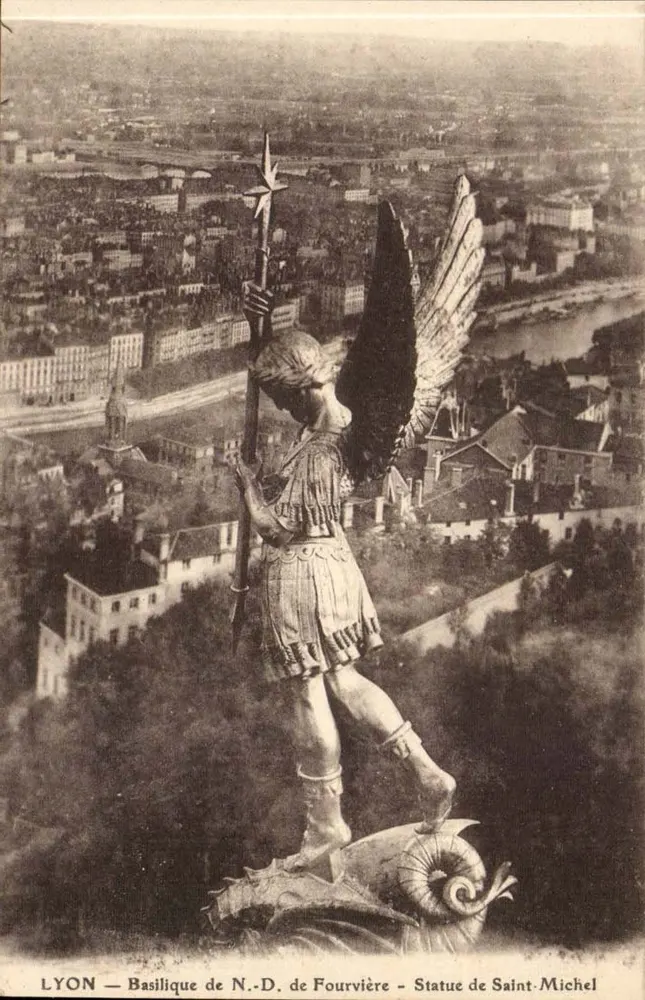 LYON — Basilika N.-D. de Fourvière — Statue des Heiligen Michael - Vorderseite