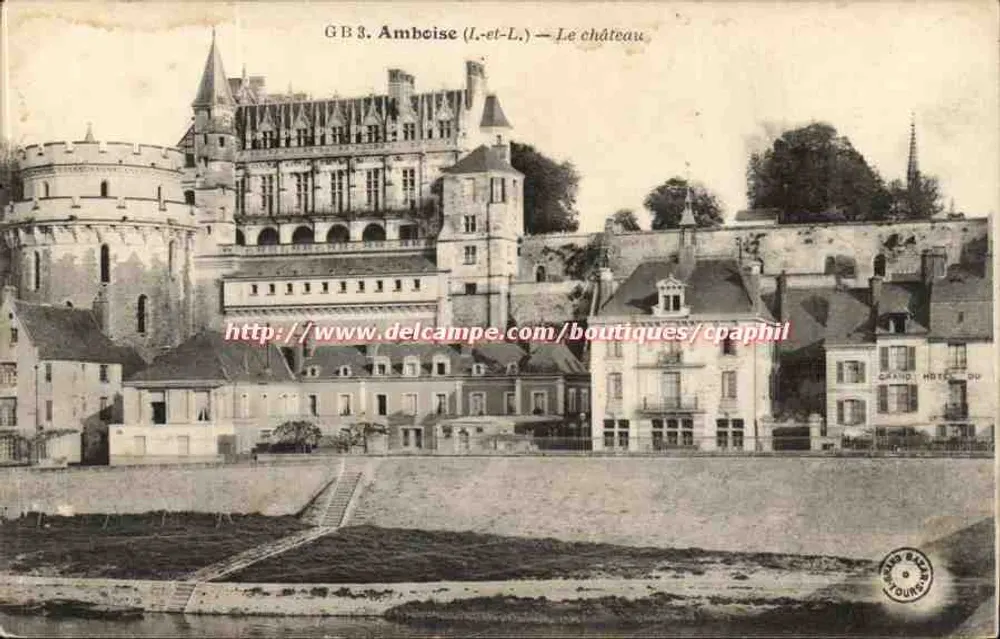 Amboise (Loire-et-Loire) — O castelo — Grand Hôtel du - Frente