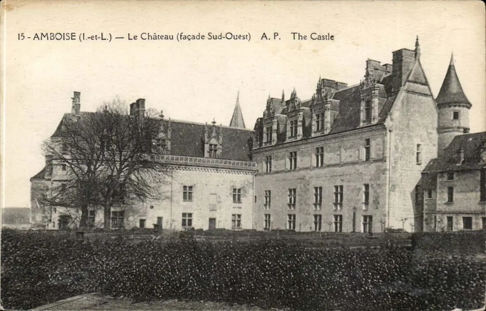 Amboise (Loire-et-Loire) — O Castelo (fachada Sudoeste) — A.P. The Castle - Frente