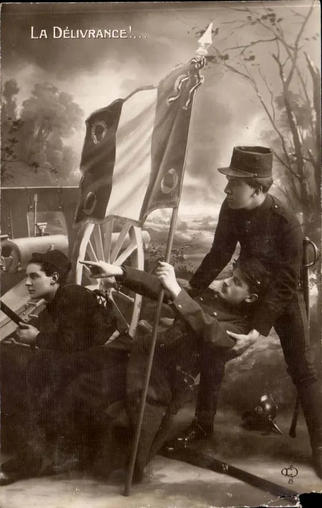 Französische Soldaten mit dreifarbiger Flagge — Szene der Befreiung — Verlag Delcampe, n°8 - Vorderseite