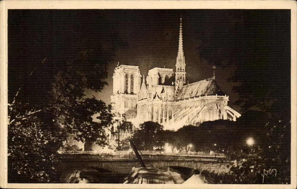 Notre-Dame de Paris — beleuchtet — Yvon, Nr. 108 - Vorderseite