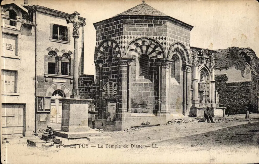 Le Puy — O Templo de Diane — LL - Frente