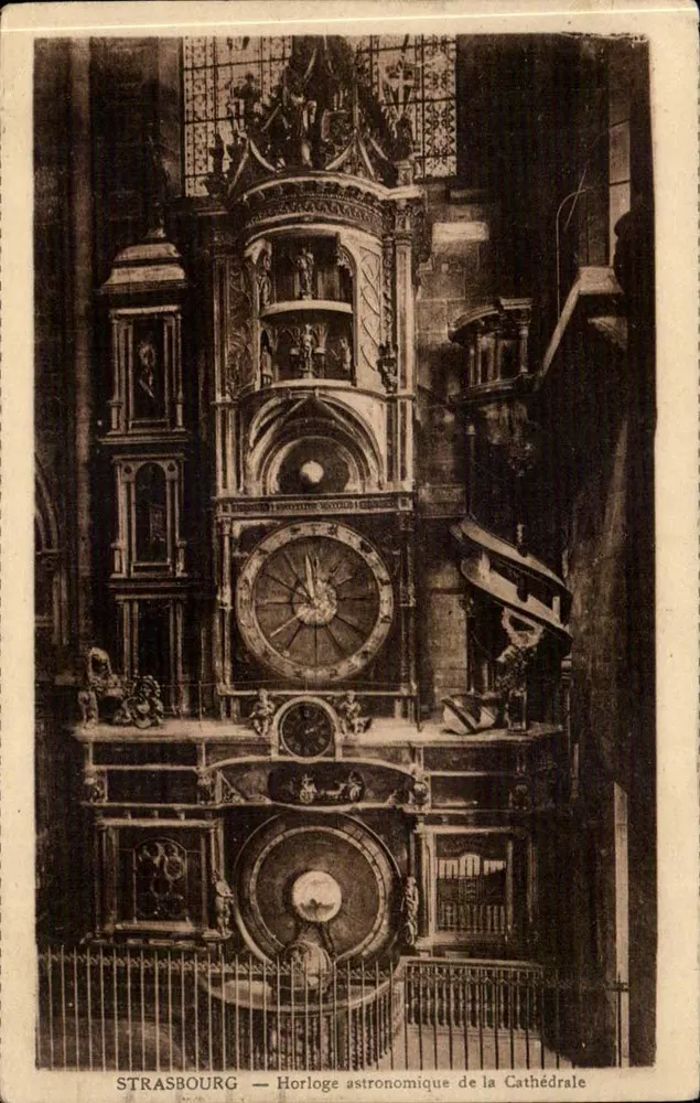 Straßburg — Astronomische Uhr der Kathedrale - Vorderseite
