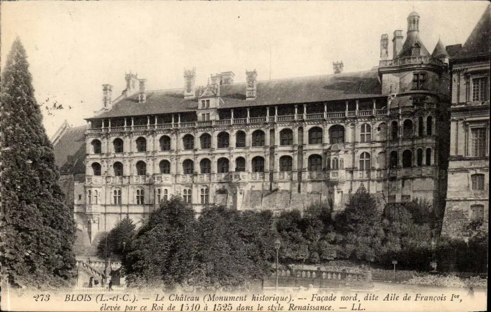 Blois (L.-et-C.) — Das Schloss (Historisches Monument) — Nordfassade, genannt Flügel von François I., errichtet von diesem König zwischen 1510 und 1525 im Renaissance-Stil — LL. - Vorderseite