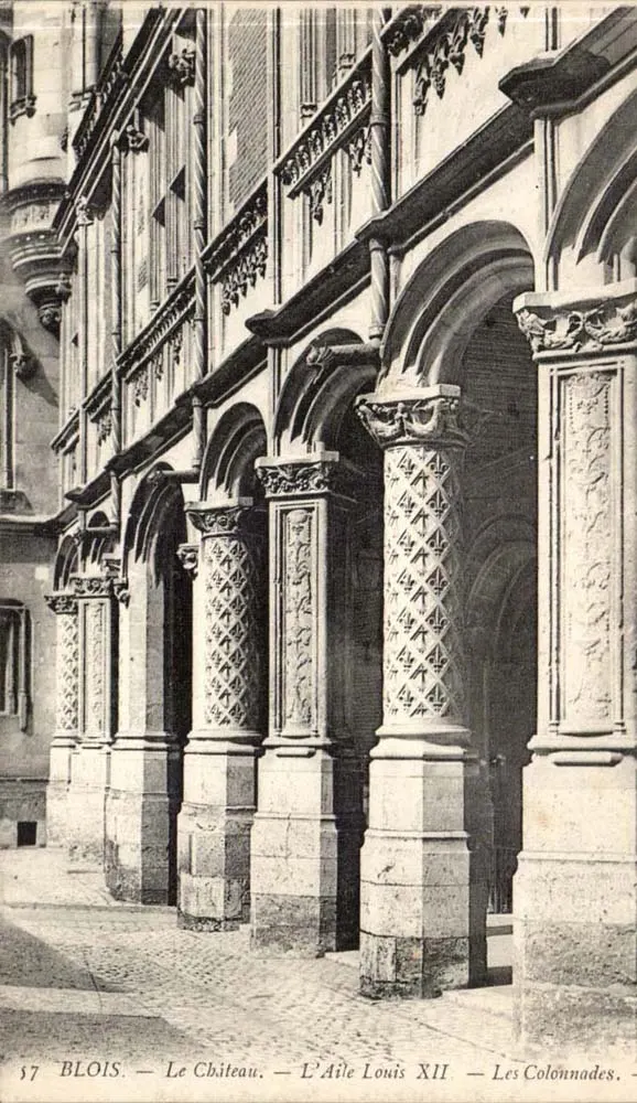 Blois — Das Schloss — Das Flügel Louis XII — Die Säulen - Vorderseite