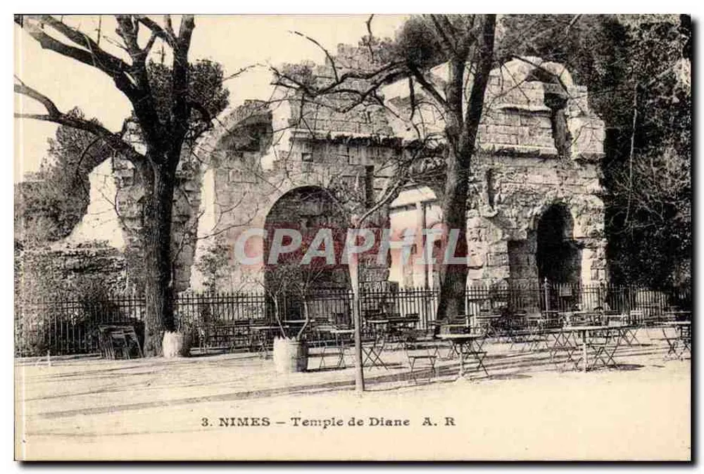 Nîmes — Templo de Dânia — A. R. - Frente