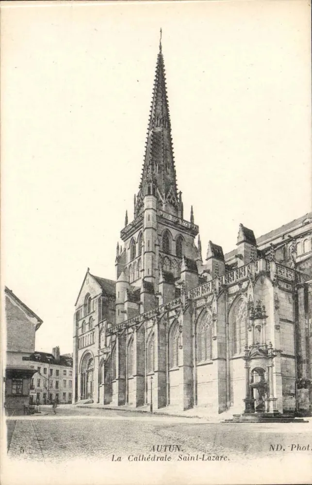 Autun — A Catedral de São Lazaro — ND. Fot. - Frente