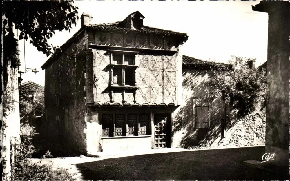 Saint-Bertrand-de-Comminges — Casa do século XV — L.A.P. Paris - Frente