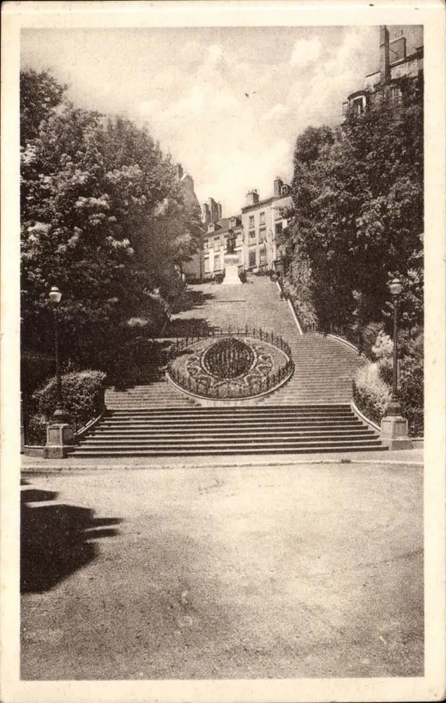 BLOIS (Loir-et-Cher) — Escada Denis Papin — Edição Dore - Frente