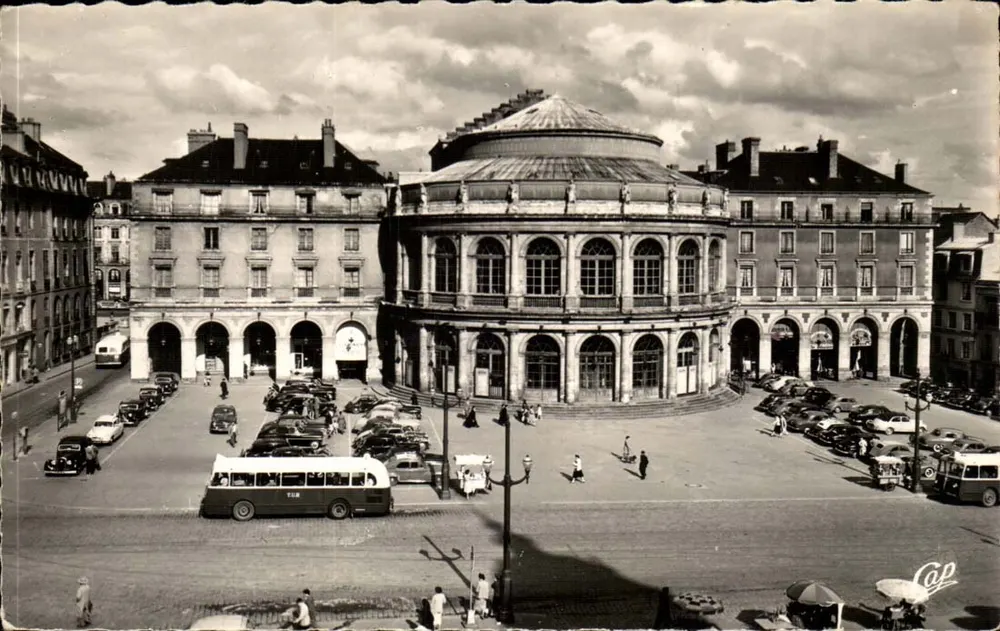 Rennes — A Vista — editor C. des Arts Photomécaniques, Paris - Frente