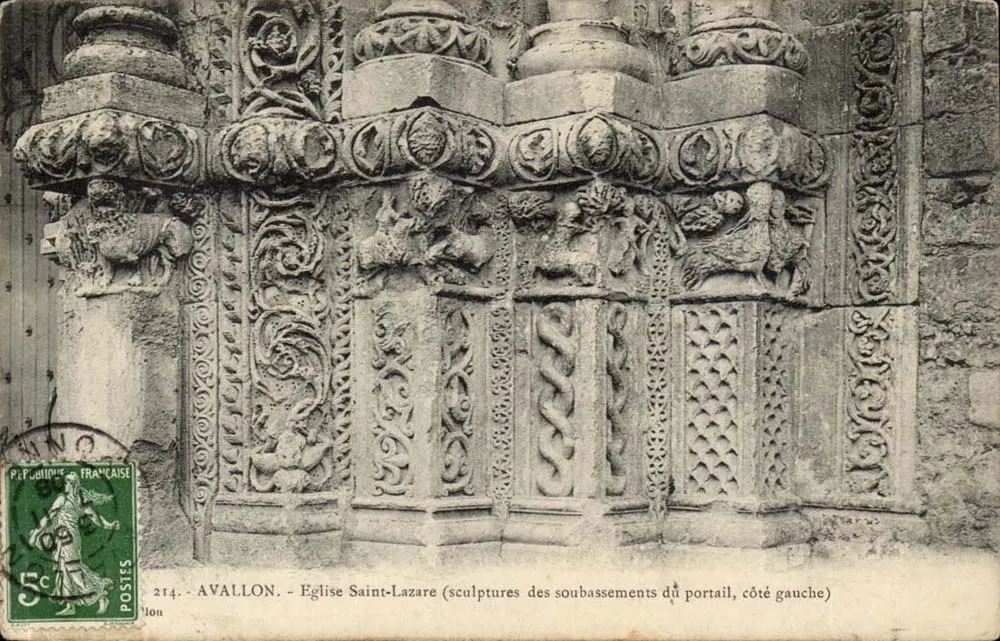 Avalon - Igreja de São Lazaro (esculturas dos sub-bases da porta, lado esquerdo) - Frente