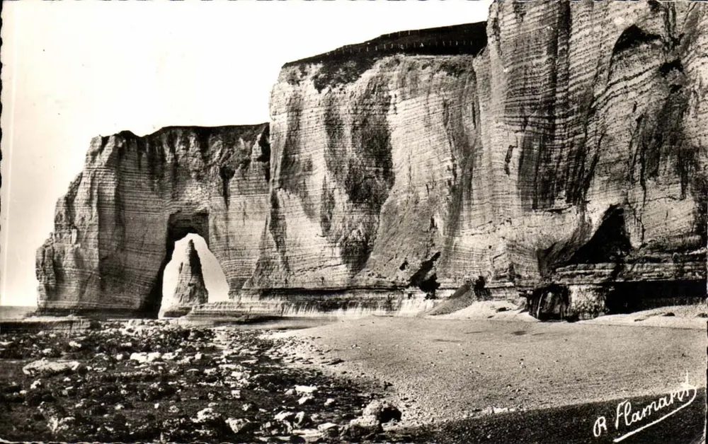 Étretat — A Agulha através da Manneporte — R. Flamart - Frente