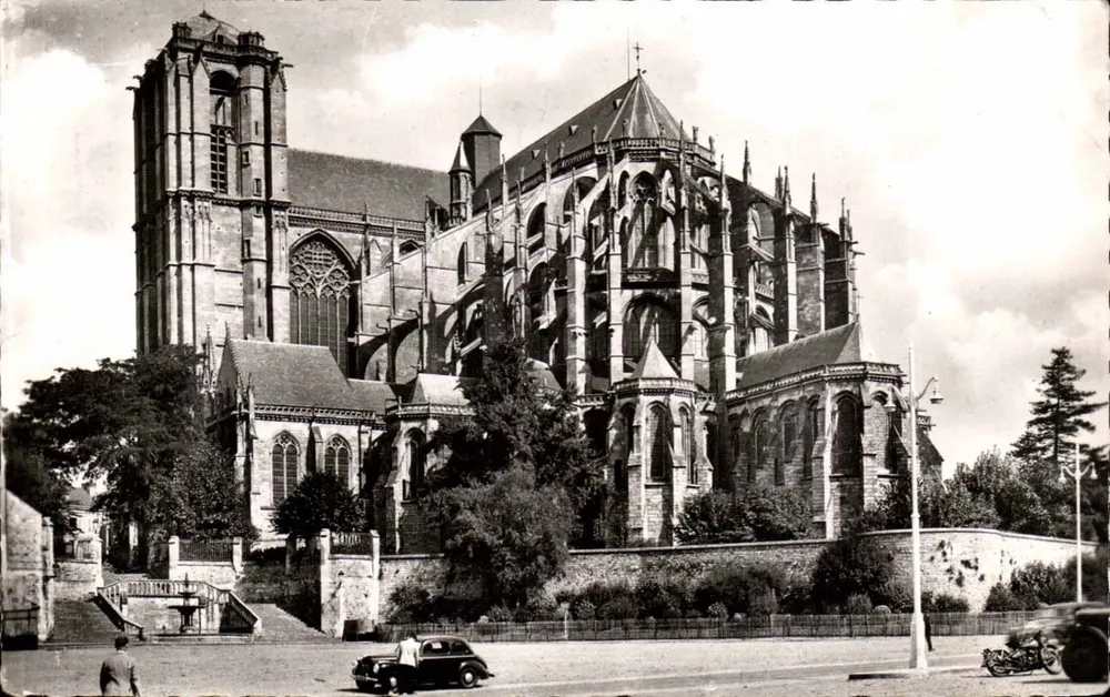 A Catedral de Chartres — vista geral — Edições fotográficas de Chartres, n°2 - Frente