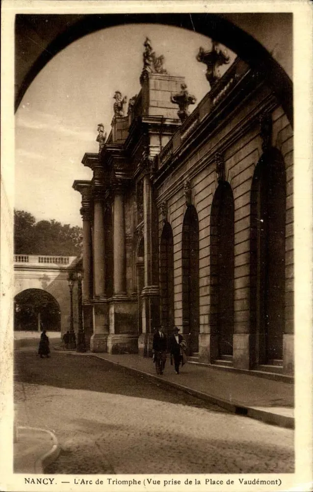 NANCY — Der Triumphbogen (Aufnahme vom Place de Vaudémont) - Vorderseite