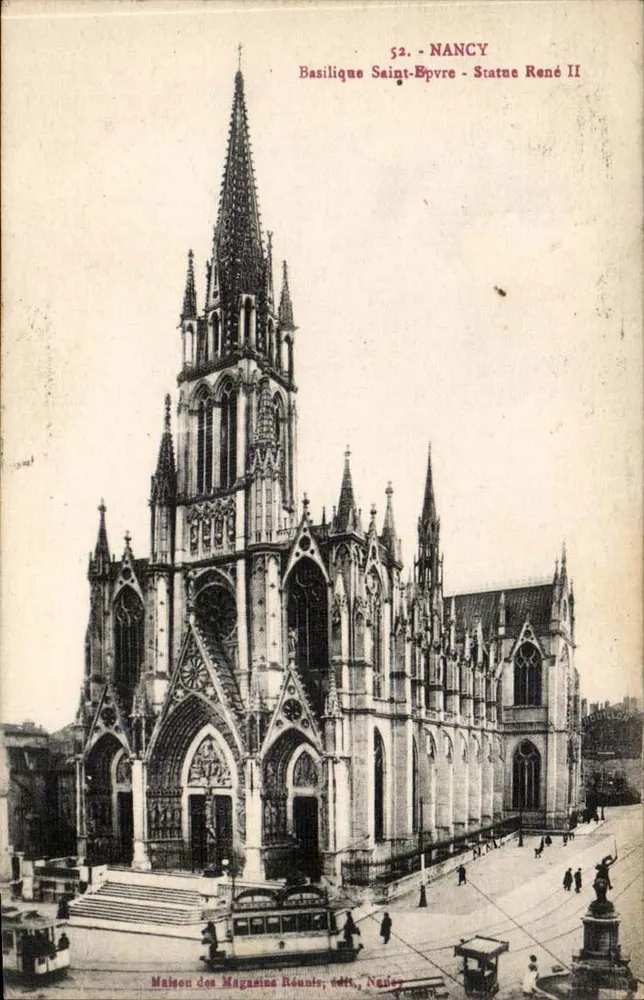 Nancy - Basílica de São Epvrê - Estátua de René II — Maison des Magasins Réunis, editora, Nancy - Frente
