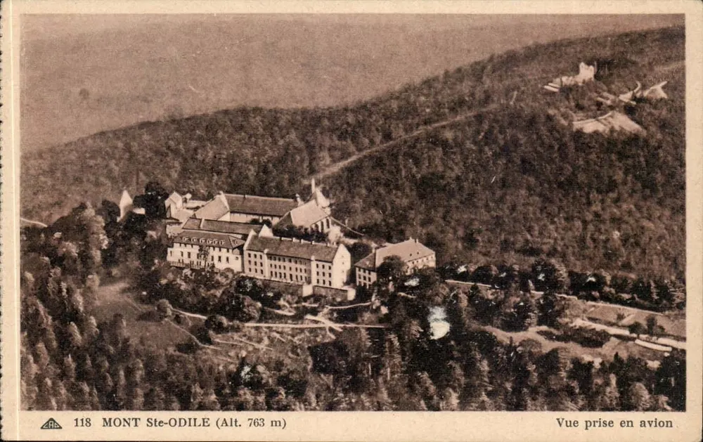 Mont Ste-Odile (Höhe 763 m) — Aufnahme aus der Luft — Sonderausgabe des Klosters - Vorderseite