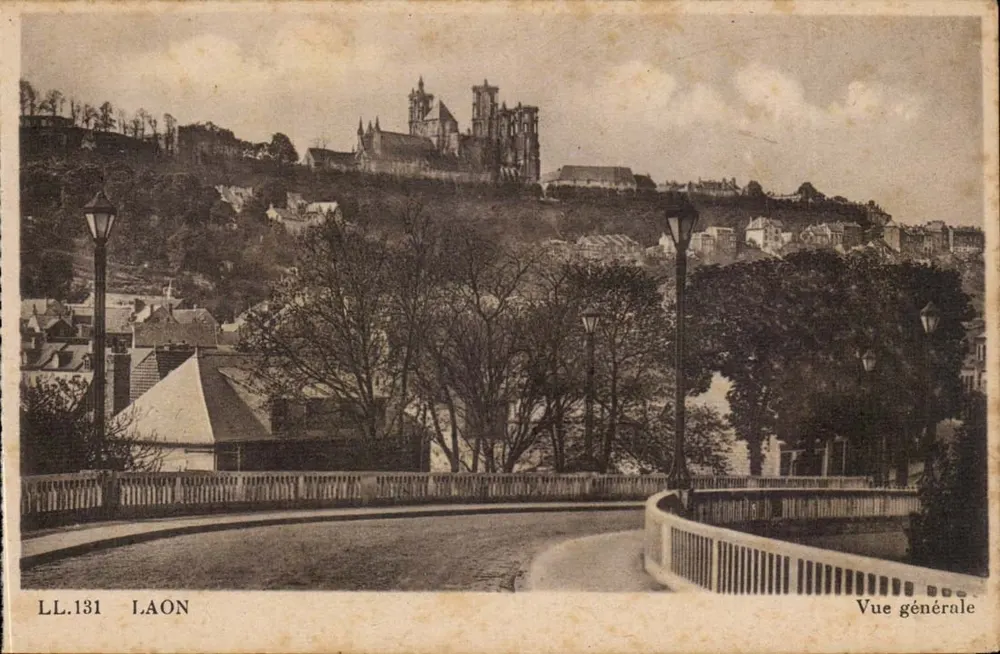 Laon — Vista geral — LL.131 — Cité des Arts Photomécaniques, Paris - Frente