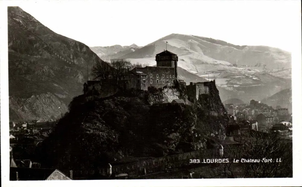 Lourdes — O Castelo-Forte — editor LL, n° 383 - Frente