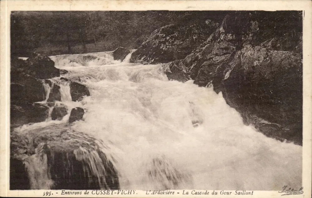 Environs de CUSSET-VICHY — L'Ardoisière - La Cascade du Geur Saillant — Édition « Idéal » - Recto