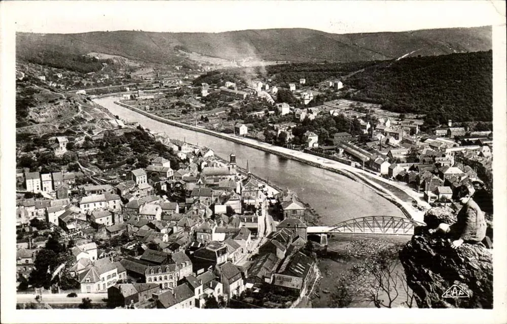 Castelo-Regnault — Vale da Meuse — Vista geral — C.A.P. Paris - Frente