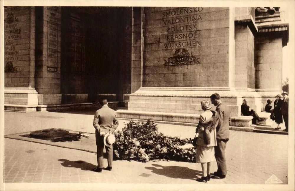 Tumba do Soldado Desconhecido — Paris — Edição Braun & C°, N° 38 - Frente