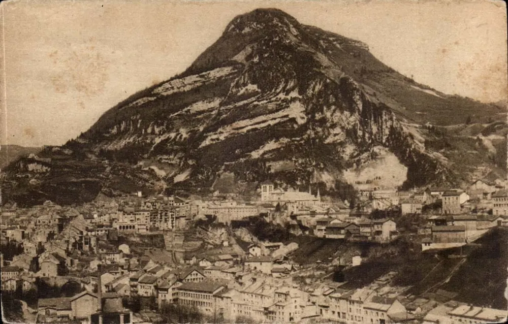 St-Claude — Vista geral — O Mont Bayard, alt. 1100 m. — Négatif A. Regad - Frente