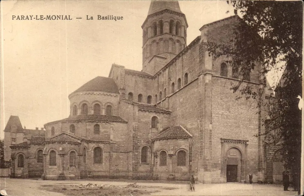 Paray-le-Monial — A Basílica - Frente