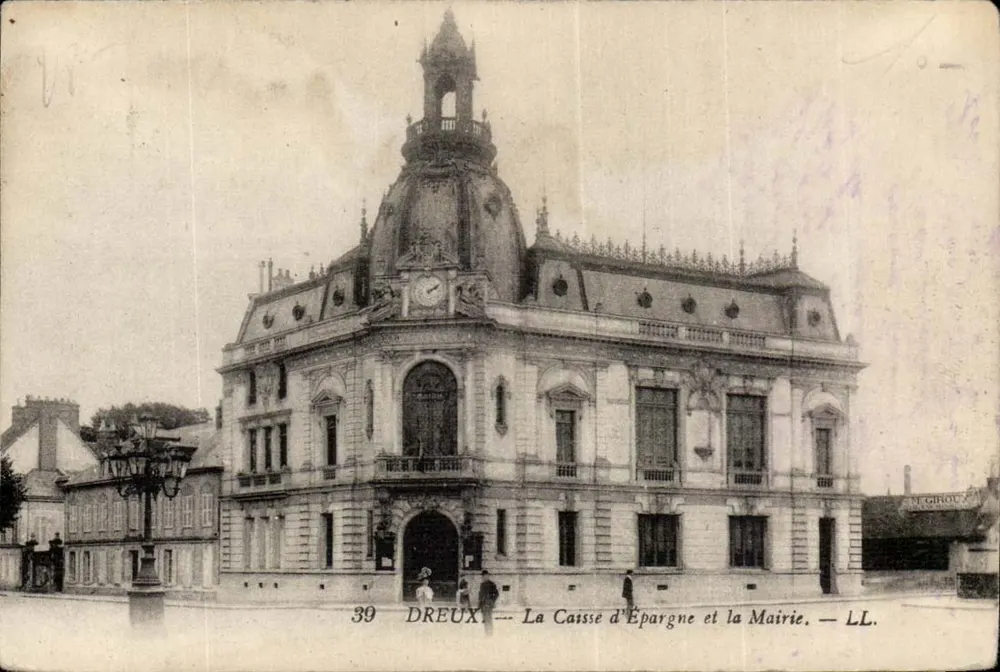 Dreux — La Casse d'Épargne und das Rathaus — LL. - Vorderseite