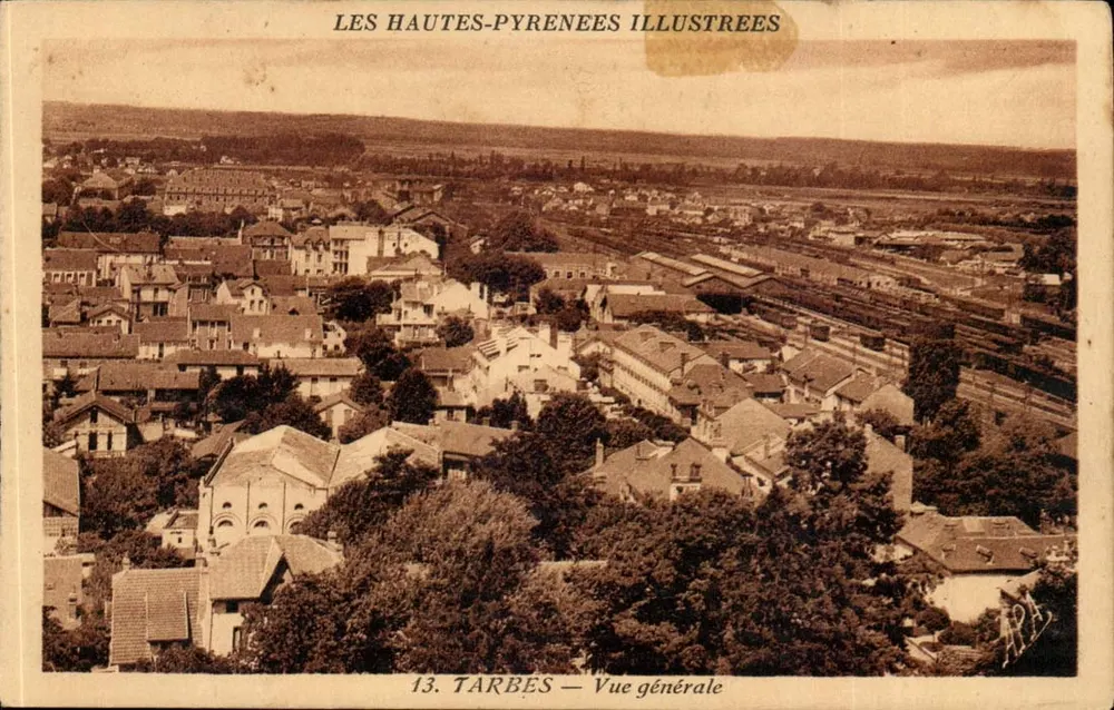 Tarbes — Vista geral — Les Hautes-Pyrénées Illustrees, n°13 - Frente