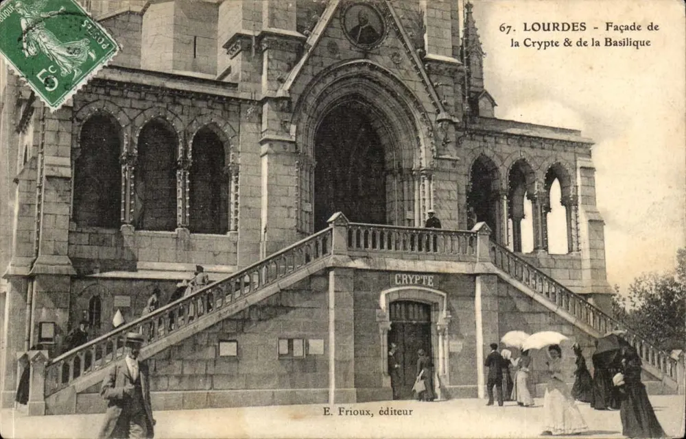 Lourdes - Fachada da Cripta & da Basílica — E. Frioux, editor, n°67 - Frente