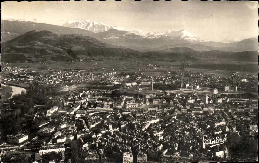 Millau — Allgemeiner Blick. Im Hintergrund, der Millefer und der Obiou — Édition d'Art Grenoble - Vorderseite