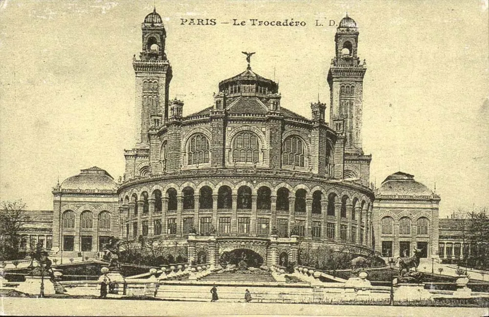 Paris — O Trocadéro — L.D. - Frente