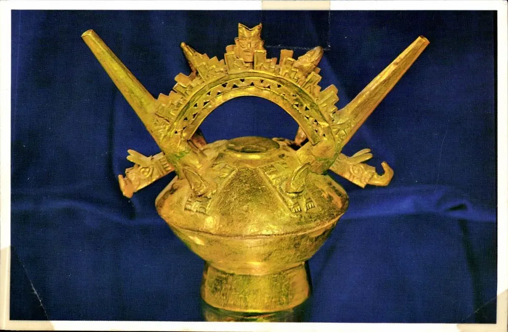 Pot d'or, Chimú — Museum Oro del Perú, Lima, Peru — n° 36 - Vorderseite