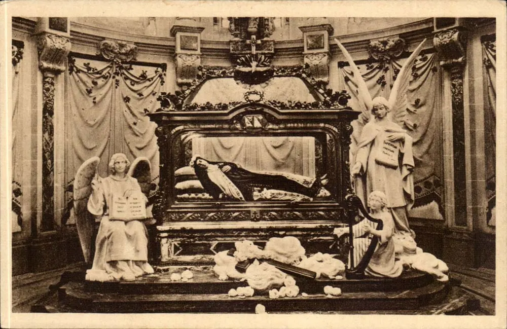 Cápsula de Santa Tereza da Criança Jesus — Anjos de mármore — editor não visível - Frente