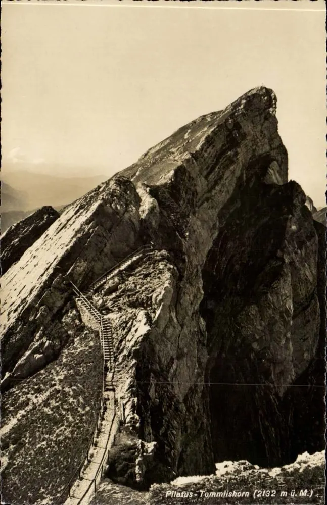 Pilatus-Tommlishorn — Gipfel bei 2132 m — Verlag Globetrotter G.m.b.H., Luxemburg - Vorderseite