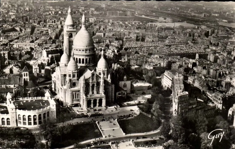 Luftbild der Basilika des Heiligen Herzens — Paris — Kunstausgabe 'GUY' - Vorderseite
