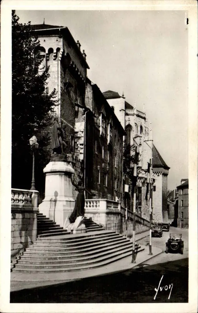 Chambéry (Savoie) — A Entrada do Castelo Ducal — Éditions d'Art YVON - Frente