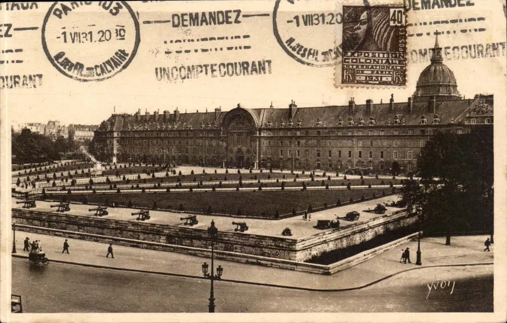 Paris — O Hotel dos Invalidos visto da Esplanada — Edições Interdine, Paris - Frente