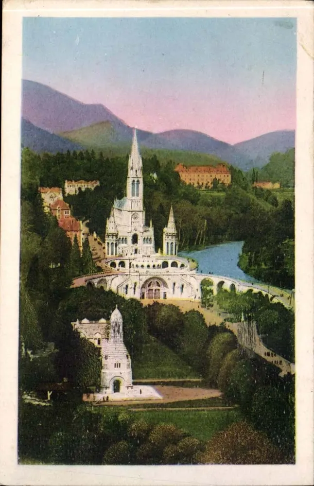 Lourdes — La Basilique vue du Château-Fort — Edit. P. Doucet Lourdes n°56 - Recto