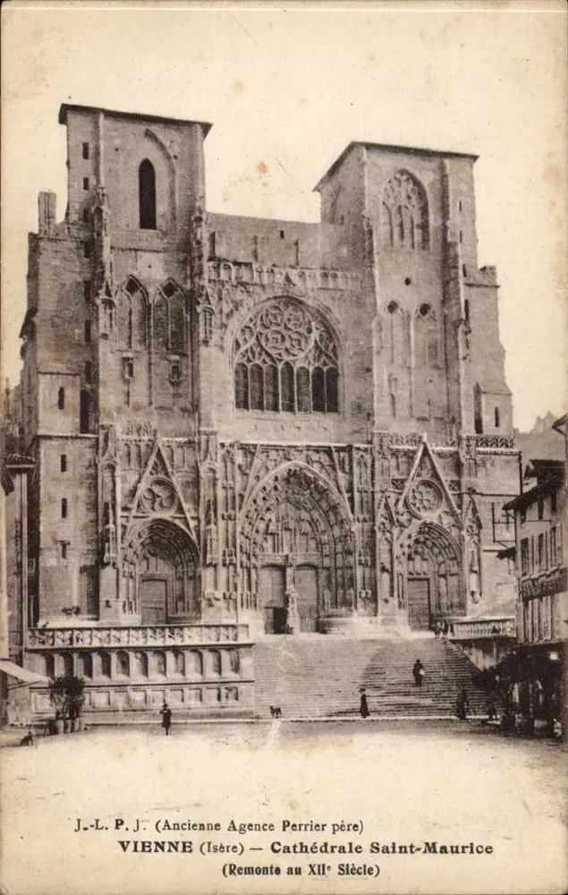 Viena (Isère) — Catedral de São Maurício (data do século XII) — Antiga Agência Perrier père - Frente