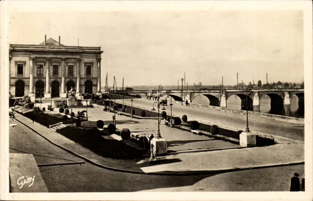 Saumur — Das Theater und die Cessart-Brücke — Éditions Gaby - Vorderseite
