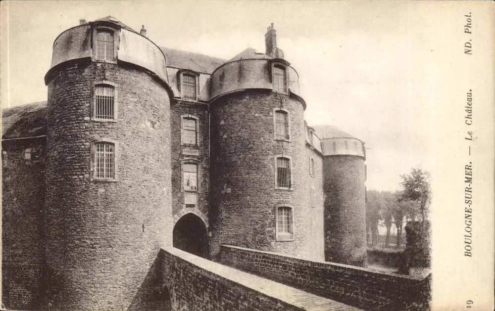 Castello di Boulogne-sur-Mer — Vista delle torri rotonde — ND. Fot. ND. Boulogne-sur-Mer. 19 - Recto