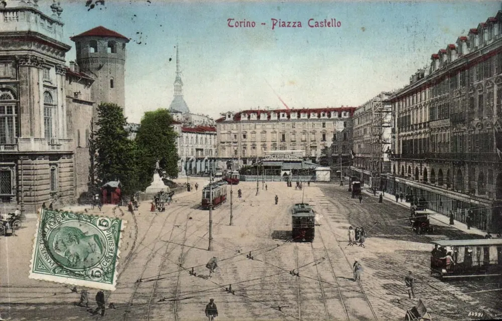 Turin - Piazza Castello — Ansicht der Platz mit Straßenbahnen und Verlag Stengel-Dresden - Ed. Rts. 4 - Vorderseite